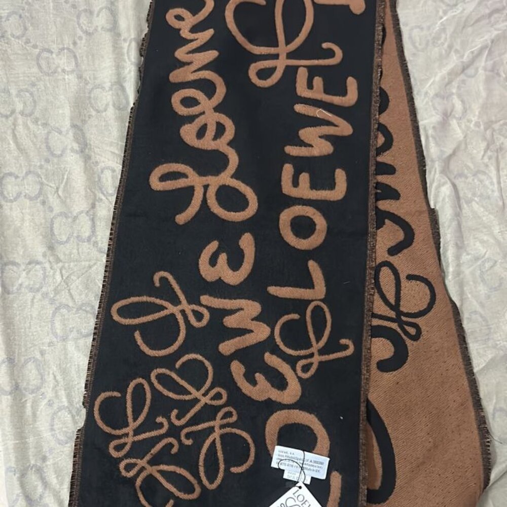 New women Loewe scarf